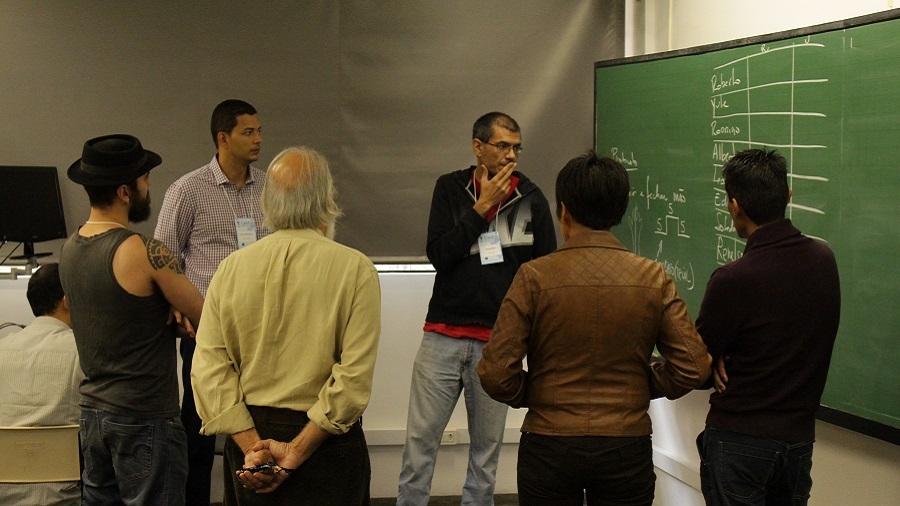 Equipes intensificam estudos no segundo dia de Workshop do CeMEAI