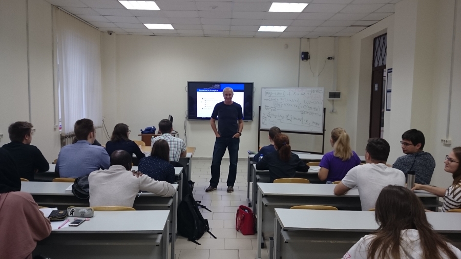 Pesquisador do CeMEAI oferece curso na Rússia