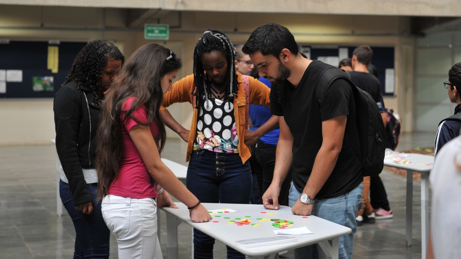Professores da UNICAMP promovem atividades com escolas